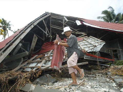 Индонезия в панике ждет разрушительного цунами.землетрясение, Индонезия, стихия, цунами.НТВ.Ru: новости, видео, программы телеканала НТВ