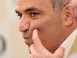 Зубы Каспарова заинтересовали Следственный комитет