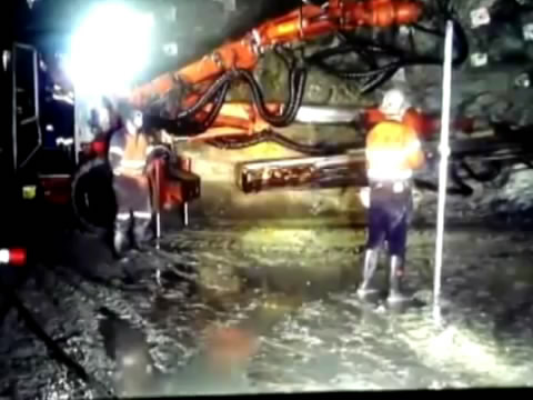 Австралийских шахтеров-золотодобытчиков уволили за подземный Harlem Shake.Интернет, шахтеры.НТВ.Ru: новости, видео, программы телеканала НТВ