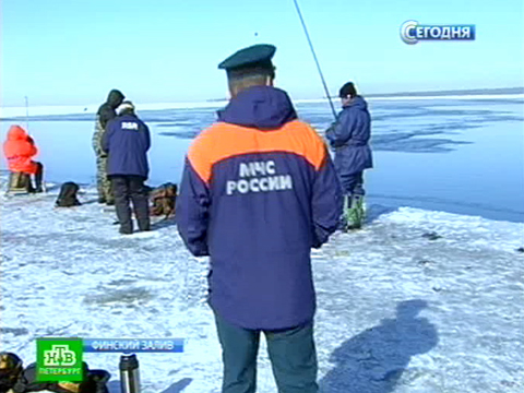 Инспекторы собирают рыбаков-нарушителей с тающего невского льда.МЧС, рейды, рыбаки, Санкт-Петербург, Финский залив.НТВ.Ru: новости, видео, программы телеканала НТВ