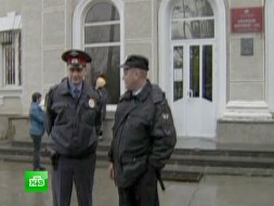 Пострадавшие от наводнения жители Крымска ждут справедливости у стен суда