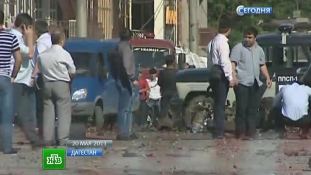 Третью бомбу террористы прикрепили к машине дагестанского полицейского.автомобили, бомба, взрывы, Махачкала, полиция, теракт, Дагестан.НТВ.Ru: новости, видео, программы телеканала НТВ