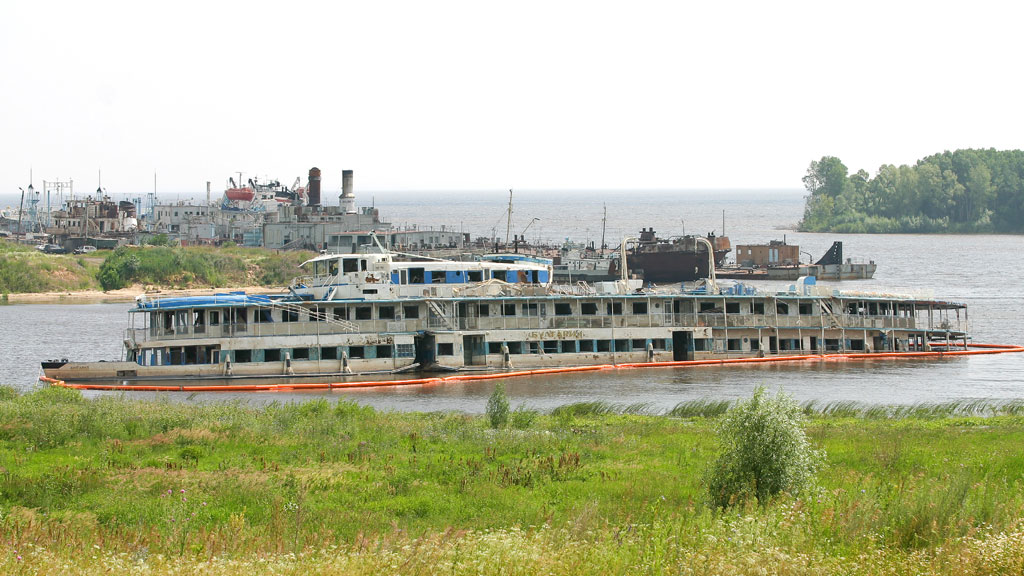 Теплоход булгария. Теплоход «Булгария», Татарстан. В Татарстане затонул теплоход. Пассажирское судно Булгария. Волжская Булгария корабль.