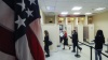 У посольства США посетители закапывают в клумбы iPad и духи