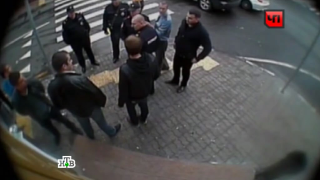 Нападение на центр в москве. Драка полицейских на Гончарова Ульяновск.