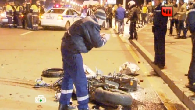 В ДТП на Кутузовском проспекте разбился 18-летний мотоциклист.драка, ДТП, Москва, мотоциклисты, уголовное дело, видеорегистратор.НТВ.Ru: новости, видео, программы телеканала НТВ