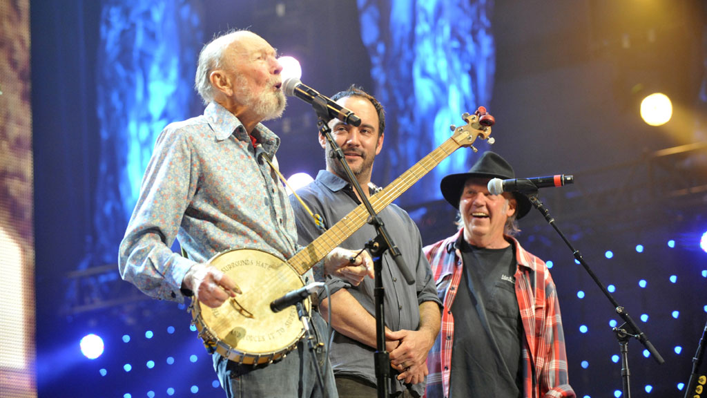 Известный американский фолк-певец Пит Сигер скончался в возрасте 94 лет ...