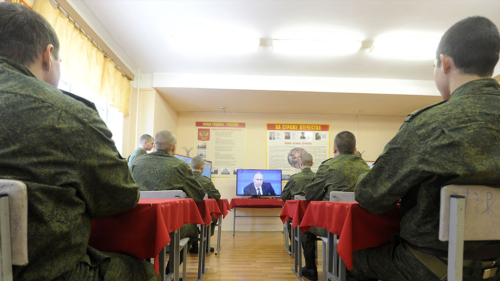 Время военнослужащего. Повседневная деятельность военнослужащих. Быт военнослужащих. Внутренний порядок в армии. Телевизор в армии.