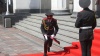 Солдат уронил винтовку на инаугурации Порошенко: видео