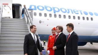 Медведев призвал «Добролёт» следить за ценами на билеты