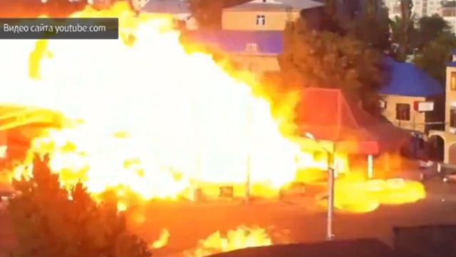 Мощный взрыв на заправке в Махачкале попал на видео.АЗС, Дагестан, Махачкала, взрывы.НТВ.Ru: новости, видео, программы телеканала НТВ
