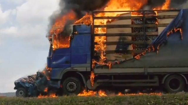 Молодой водитель заживо сгорел после ДТП с грузовиком.пожары.НТВ.Ru: новости, видео, программы телеканала НТВ