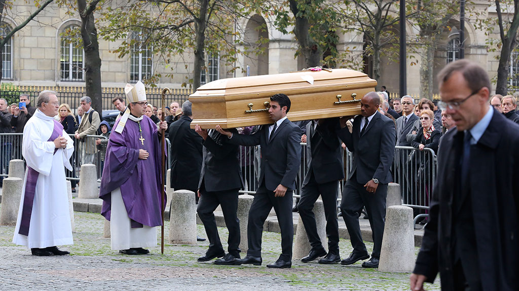 Похоронен во франции. Похороны во Франции. Традиции Франции похороны. Похороны по французским традициям.