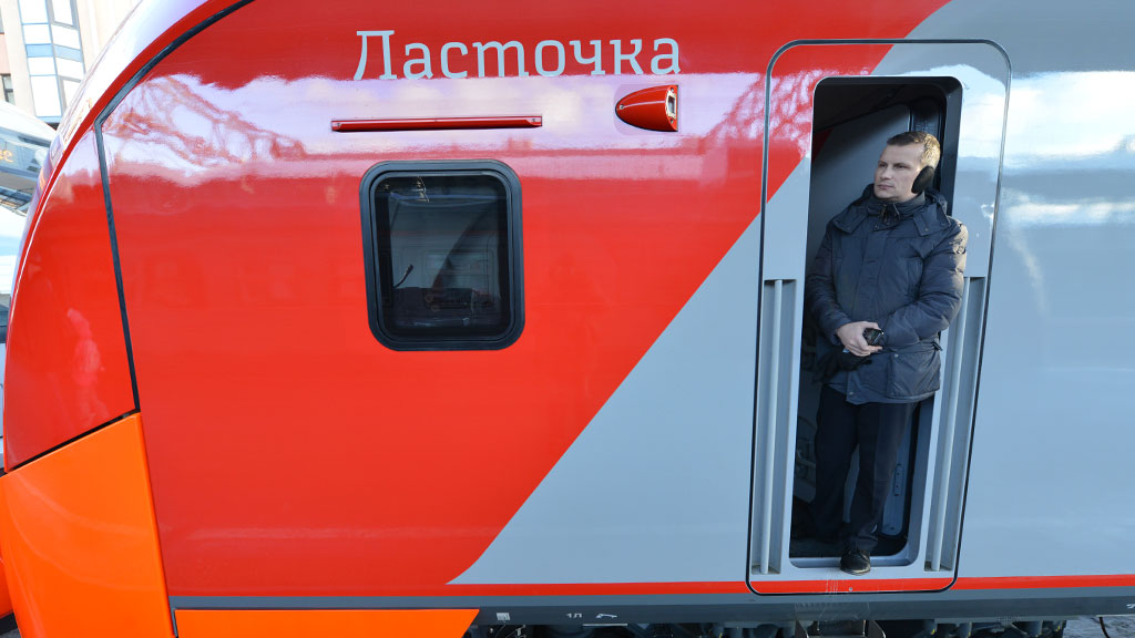 Петербург псков стрижи. Ласточка Москва Санкт-Петербург. Поезд Ласточка Санкт-Петербург. Поезд Ласточка Москва Петербург. Поезд Ласточка СПБ Москва.