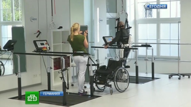 В Германии уникальный робот-скелет поднимает на ноги парализованных людей.Германия, инвалиды, медицина, наука и открытия.НТВ.Ru: новости, видео, программы телеканала НТВ