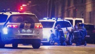Напряжение нарастает: полицейские открыли огонь у станции метро в Копенгагене