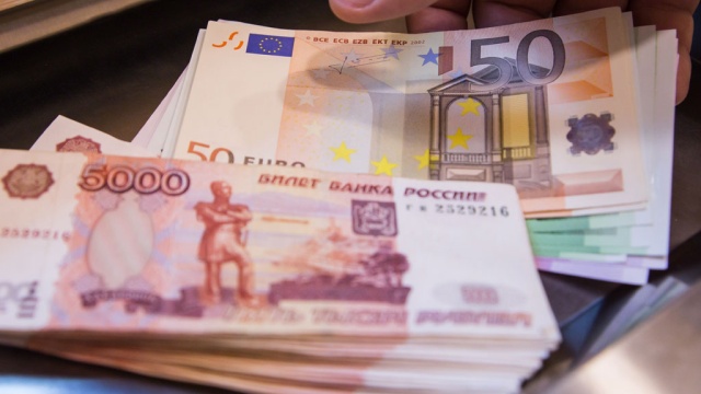 Евро перевалил за 62 рубля впервые за две недели.деловые новости, доллар, евро, рубль, экономика и бизнес.НТВ.Ru: новости, видео, программы телеканала НТВ