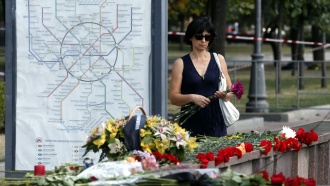 Москвичи почтили память жертв прошлогодней катастрофы в метро