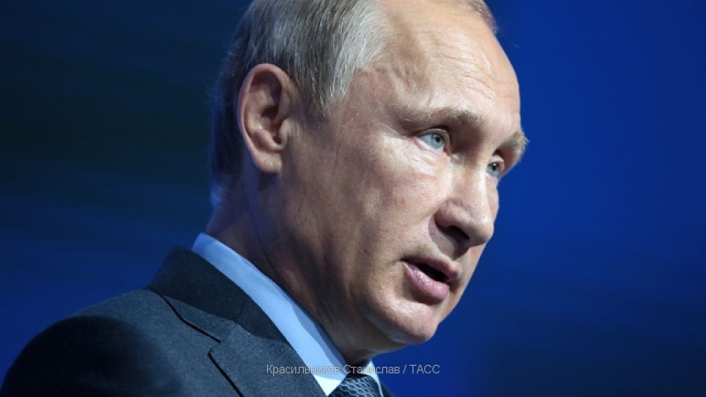 Путин обратился к инвесторам с трибуны экономического форума во Владивостоке