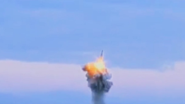КНДР показала новое испытание баллистической ракеты.Ким Чен Ын, Северная Корея, военные испытания, запуски ракет.НТВ.Ru: новости, видео, программы телеканала НТВ