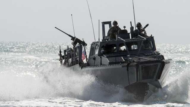 Иранские военные могут отпустить американских моряков к утру.Иран, США, армии мира, корабли и суда.НТВ.Ru: новости, видео, программы телеканала НТВ