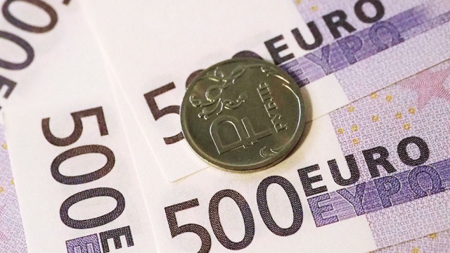 Евро впервые с 2014 года поднялся выше 84 рублей.Центробанк, валюта, деловые новости, доллар, евро, рубль.НТВ.Ru: новости, видео, программы телеканала НТВ