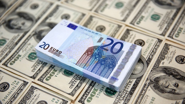 Доллар и евро на Московской бирже потеряли по рублю.биржи, валюта, доллар, евро, нефть, рубль, экономика и бизнес.НТВ.Ru: новости, видео, программы телеканала НТВ