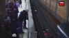 Полицейский рассказал о спасении в метро женщины, упавшей на рельсы