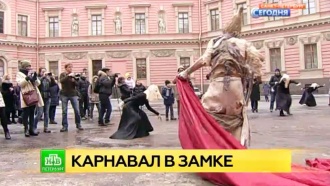 Фотовыставка Шемякина погрузила Петербург в атмосферу карнавала