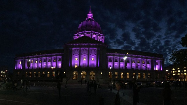 Мосты и стадионы в США подсветили пурпурным цветом в память о Принсе.США, знаменитости, музыка и музыканты, смерть.НТВ.Ru: новости, видео, программы телеканала НТВ
