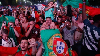 Тысячи португальцев шумно отпраздновали победу на <nobr>Евро-2016</nobr>