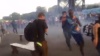 Полиция разогнала слезоточивым газом буйных фанатов в Париже