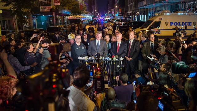 Мэр Нью-Йорка пообещал, что никто из пострадавших при взрыве на Манхэттене не умрет.Нью-Йорк, США, взрывы.НТВ.Ru: новости, видео, программы телеканала НТВ