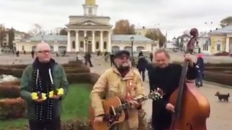 Гребенщиков «открыл второй сезон уличных песен» концертом в Костроме