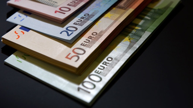 Курс евро упал ниже 65 рублей впервые с июля 2015 года.валюта, доллар, евро, нефть, рубль, экономика и бизнес.НТВ.Ru: новости, видео, программы телеканала НТВ