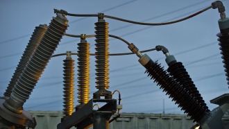 В Крыму восстанавливают энергоснабжение в обесточенных штормом населенных пунктах