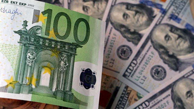 Курсы доллара и евро обновили минимумы с июля 2015 года.валюта, доллар, евро, нефть, рубль, экономика и бизнес.НТВ.Ru: новости, видео, программы телеканала НТВ