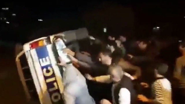 В Батуми произошли столкновения митингующих и полиции.Грузия, беспорядки, митинги и протесты, полиция, штрафы.НТВ.Ru: новости, видео, программы телеканала НТВ