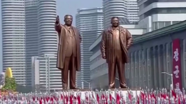 Ким Чен Ын принимает грандиозный военный парад в честь дня рождения своего деда.Ким Чен Ын, парады, Северная Корея, торжества и праздники.НТВ.Ru: новости, видео, программы телеканала НТВ