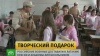 Школьникам сирийской Латакии российские военные привезли наборы для творчества