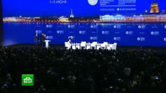«Вольно!»: Путин шуткой ответил на приветствие участников ПМЭФ