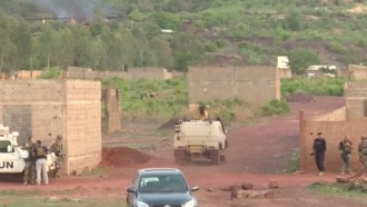 Более 30 заложников освобождены с захваченного курорта в Мали
