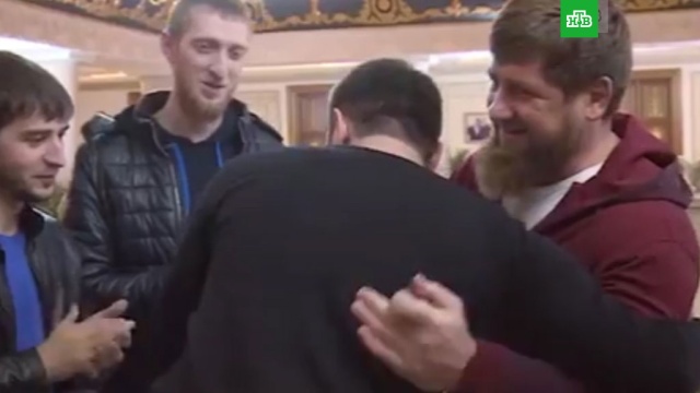 Кадыров пообещал подарить iPhone X за лучшее стихотворение о Путине.Apple, iPhone, Кадыров, Путин, Чечня.НТВ.Ru: новости, видео, программы телеканала НТВ