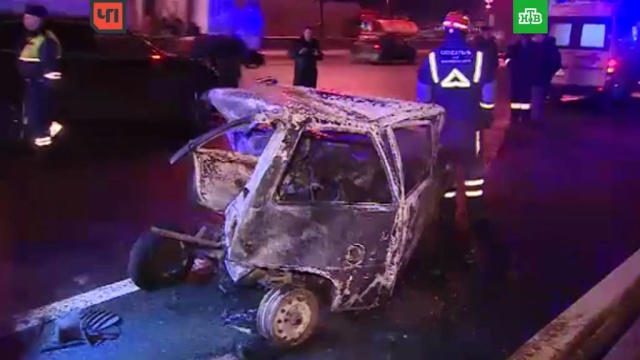 Два человека погибли в сгоревшем автомобиле на МКАД.ДТП, Москва, пожары.НТВ.Ru: новости, видео, программы телеканала НТВ