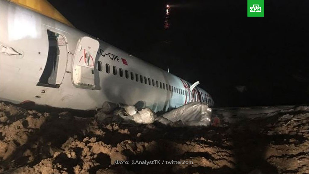 Пассажирский Boeing скатился с обрыва в Турции: видео.Турция, авиационные катастрофы и происшествия, аэропорты, самолеты.НТВ.Ru: новости, видео, программы телеканала НТВ