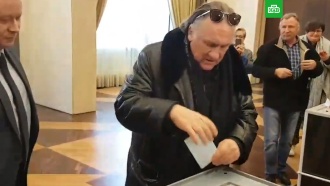 Депардье проголосовал на выборах президента РФ в Париже