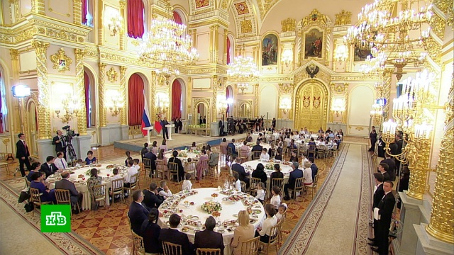 Восемь многодетных семей получили награды из рук Путина в Кремле.Путин, многодетные, награды и премии, семья.НТВ.Ru: новости, видео, программы телеканала НТВ