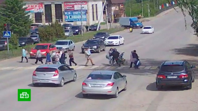 В Удмуртии мотоциклист сбил ребенка и женщину с коляской.ДТП, Удмуртия, дети и подростки, мотоциклы и мопеды.НТВ.Ru: новости, видео, программы телеканала НТВ