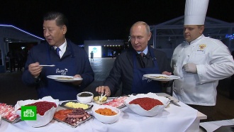 Путин и Си Цзиньпин после переговоров приготовили блины с икрой