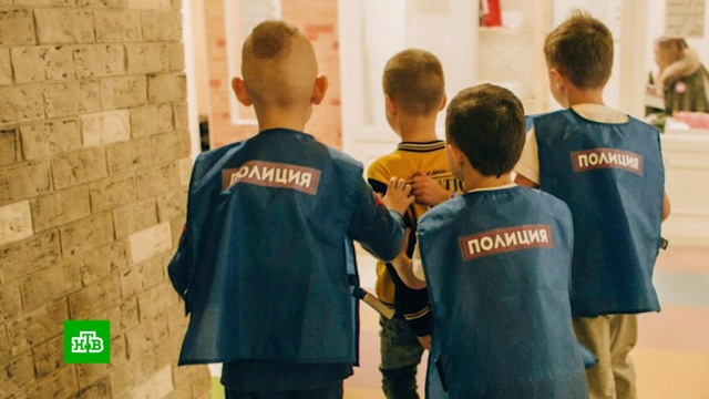 Мурманское УМВД удалило скандальные фото детей в тюремных робах.Мурманск, Мурманская область, дети и подростки, скандалы.НТВ.Ru: новости, видео, программы телеканала НТВ